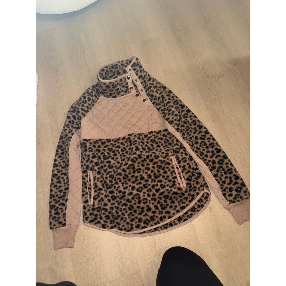 Women’s Asymmetrical Leopard Print Snap Up